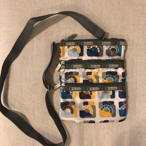Kacey geometric heart heart print crossbody bag